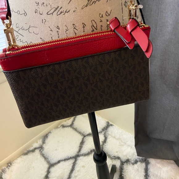 Michael Kors Signature Tab Double Zip Phone Crossbody - Picture 5 of 10